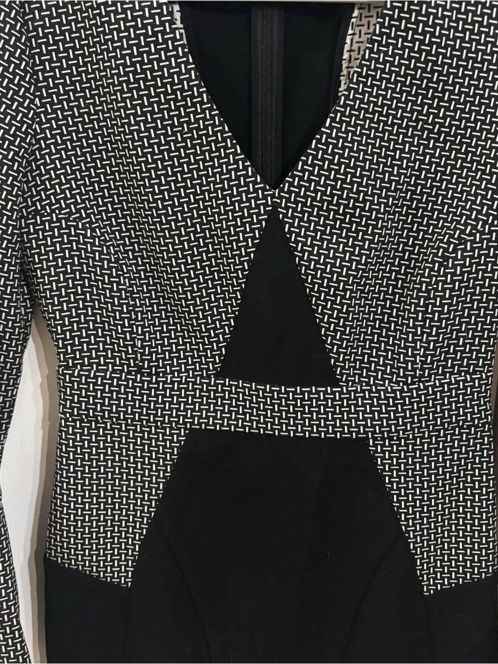 Diane von Furstenburg Black & White Patterned V-Neck Sheath Dress - Picture 3 of 6
